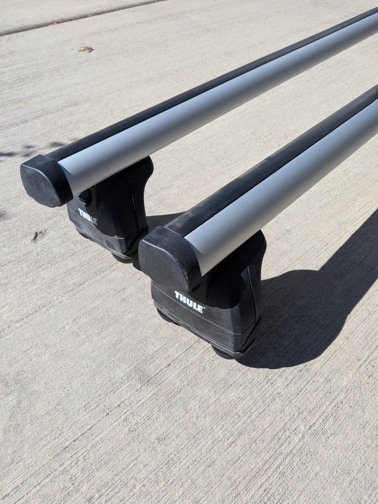 Thule ProBar Evo 69" pair with Podium Foot Pack