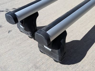 Thule ProBar Evo 69" pair with Podium Foot Pack