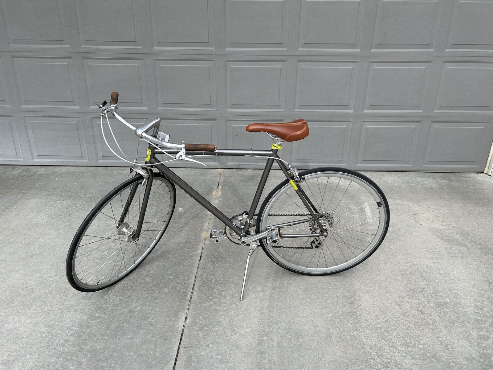 Globe Roll 8 road bike
