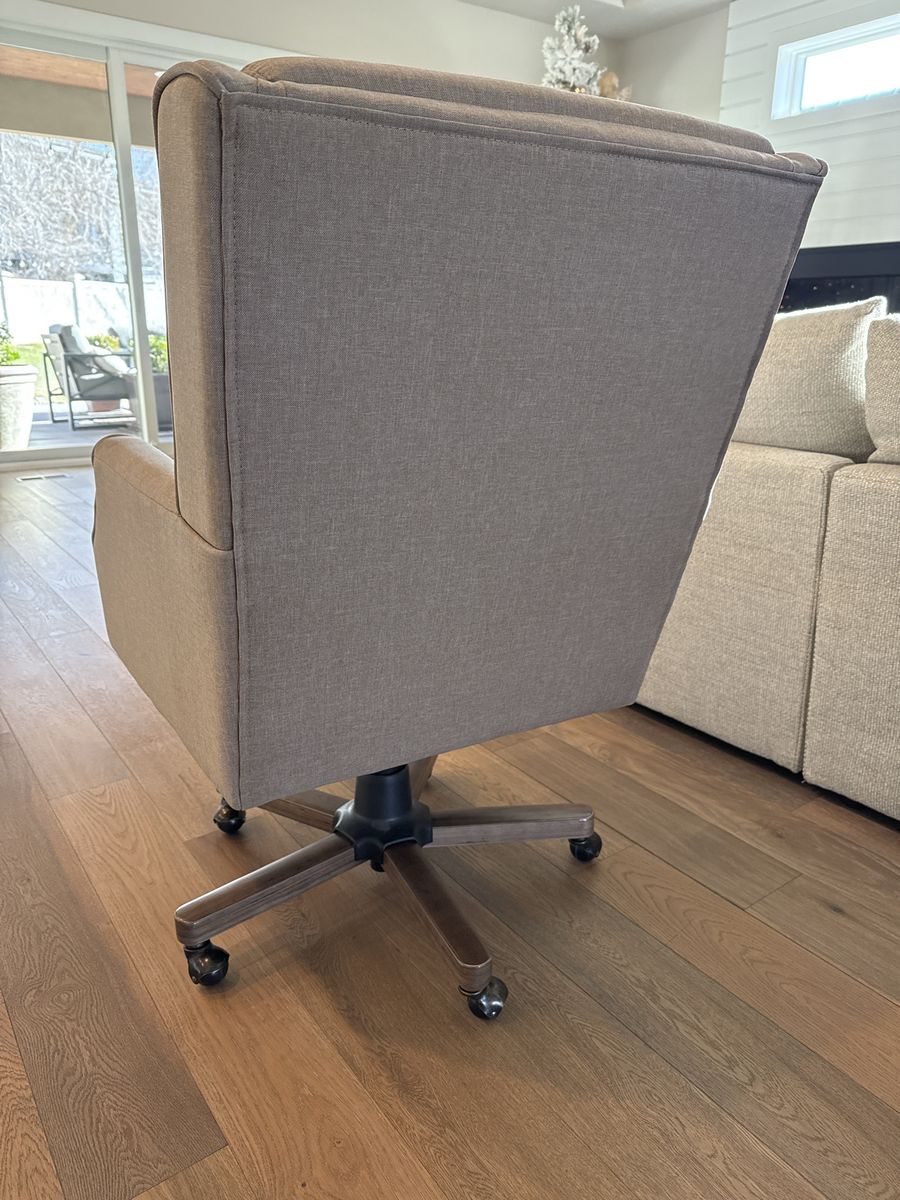 Natural structured office chair