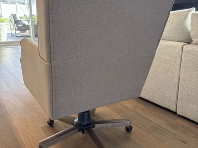 Natural structured office chair