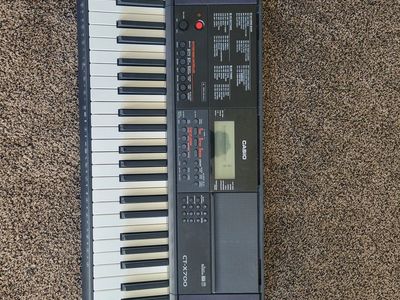 Casio CTX-700 Keyboard and Stand
