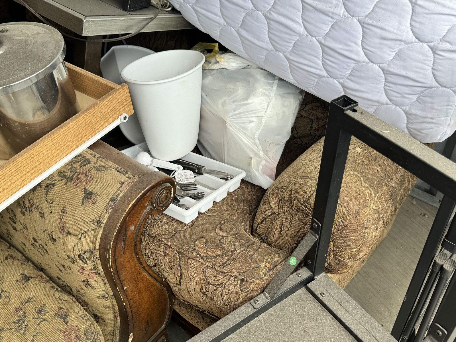 Main image 6