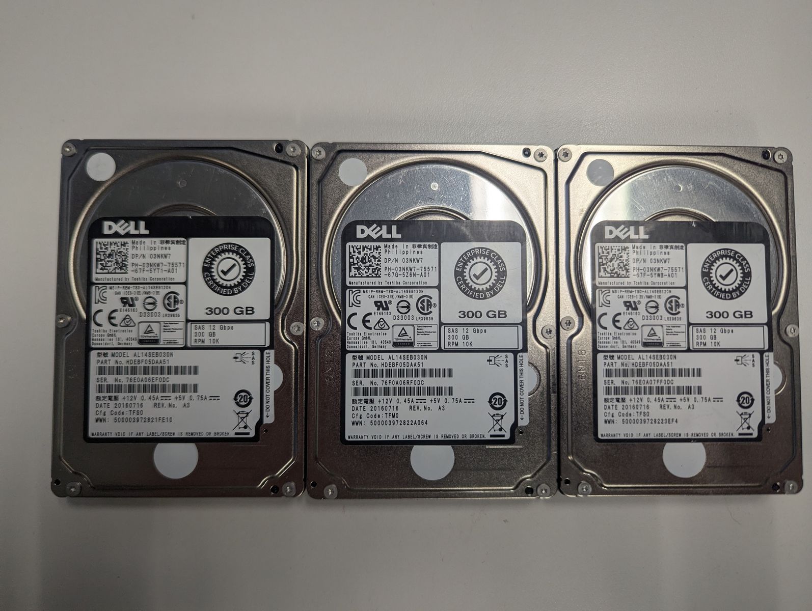 LOT of 3 Dell HDEBF05DAA51 03NKW7 10K 12Gb/s 2.5" 300gb SAS hard drives