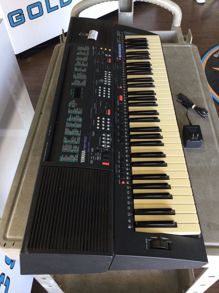 Yamaha Keyboard     #E75013910