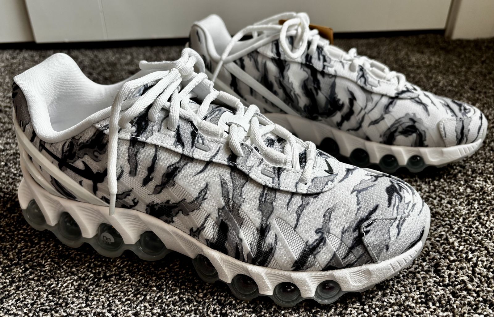 AIR MAX DN8 PREMIUM Men's Size 9