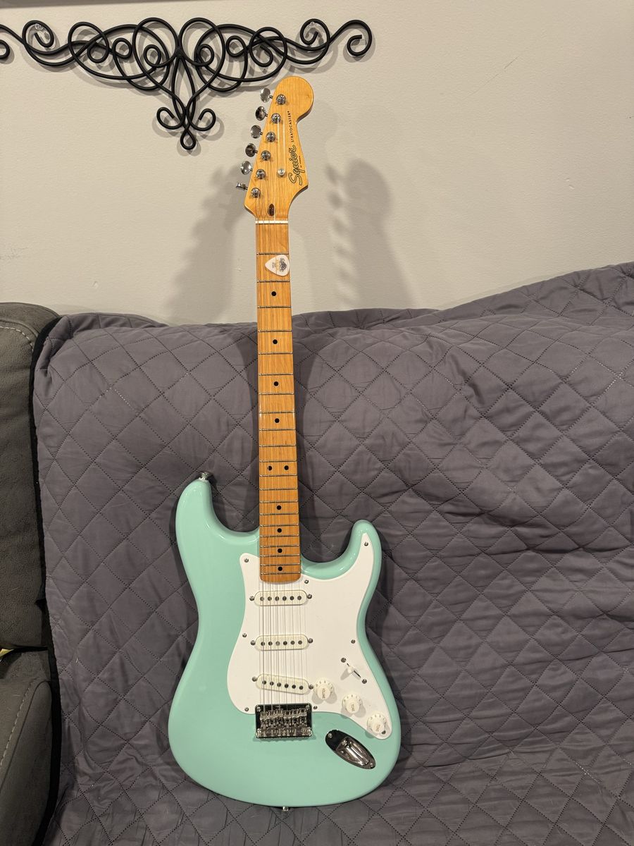 Squier '50s Classic Vibe Stratocaster Electric Guitar - Surf Green