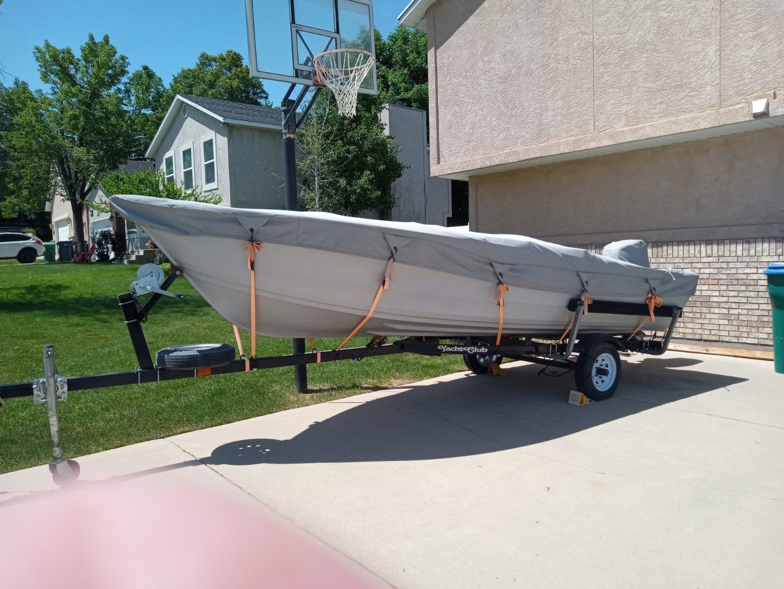 Crestliner alum Fishing boat 25 HP Yamaha 4 stroke, I am 84 and  played golf 3-4 times a week (not much time for fishing)