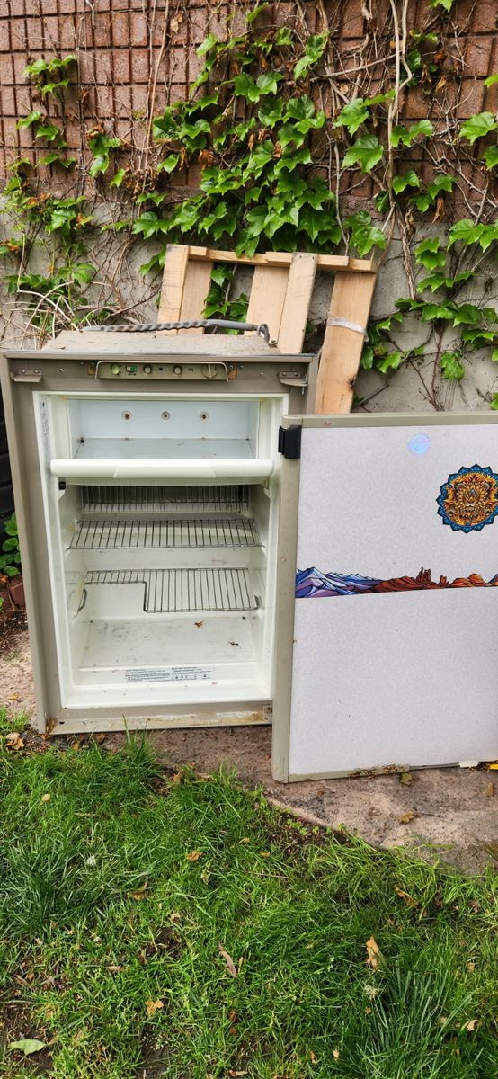 FREE RV Refrigerator - Works Needs Some Repairs