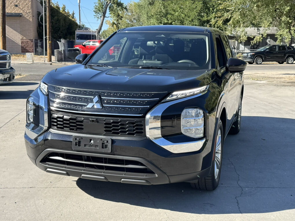 2022 Mitsubishi Outlander ES