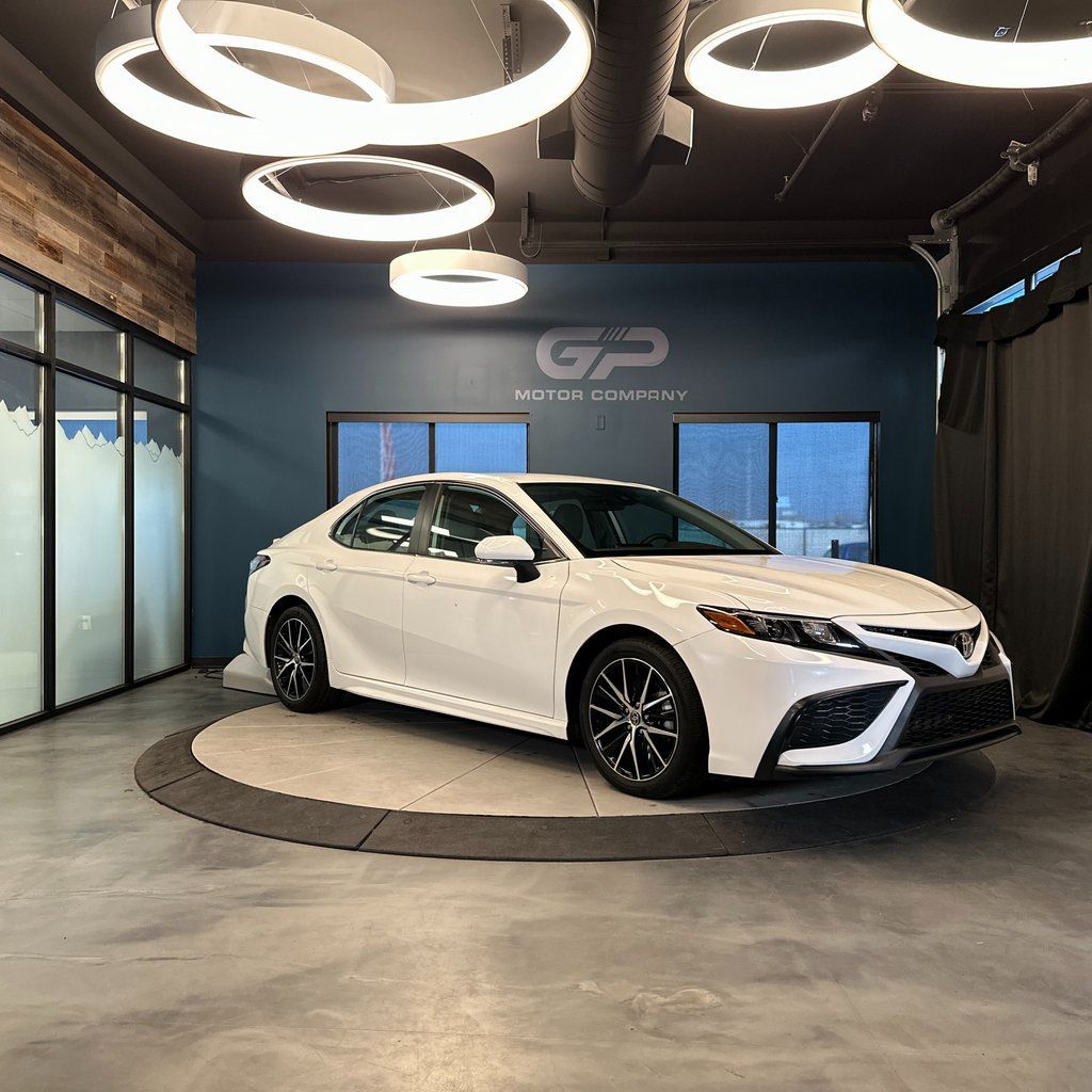 2022 Toyota Camry SE