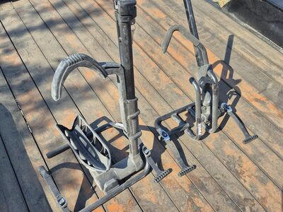 Tailgate locking in bed bike racks