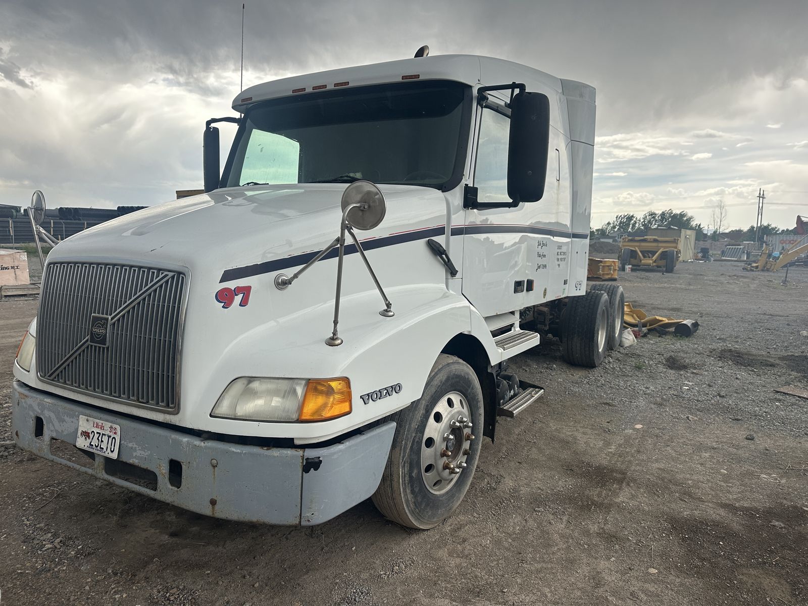 2001 Volvo VNL