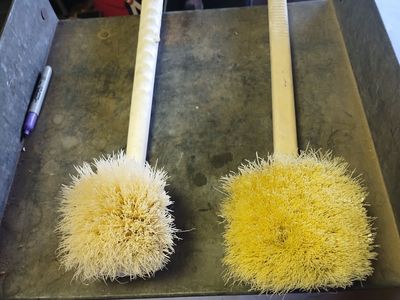 Drywall mud cleanung brushes