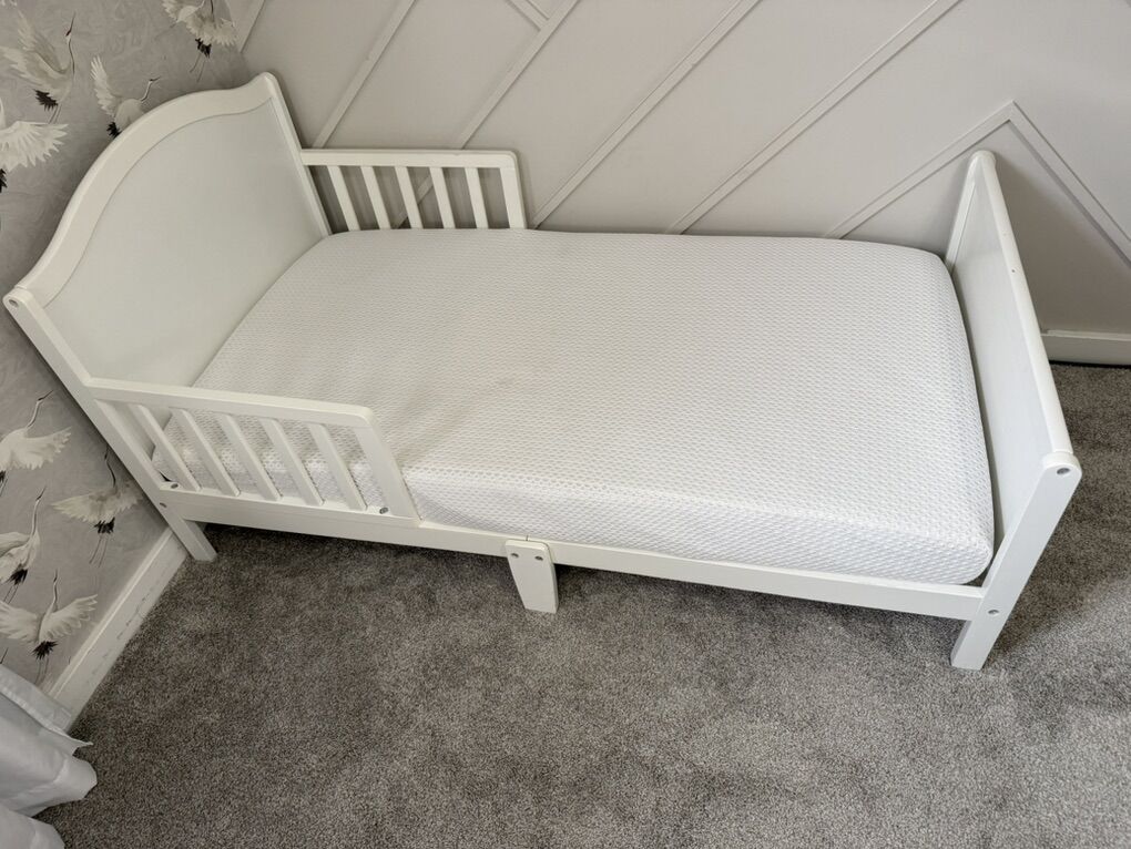 White Toddler Bed With Mattress