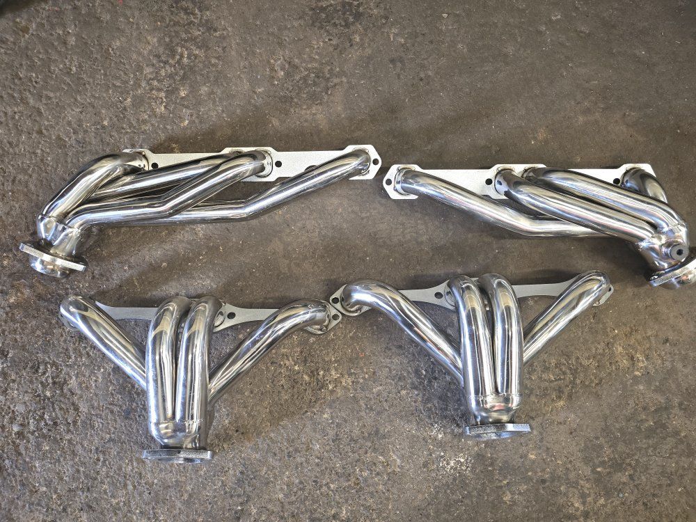 Small block chevy shorty headers.