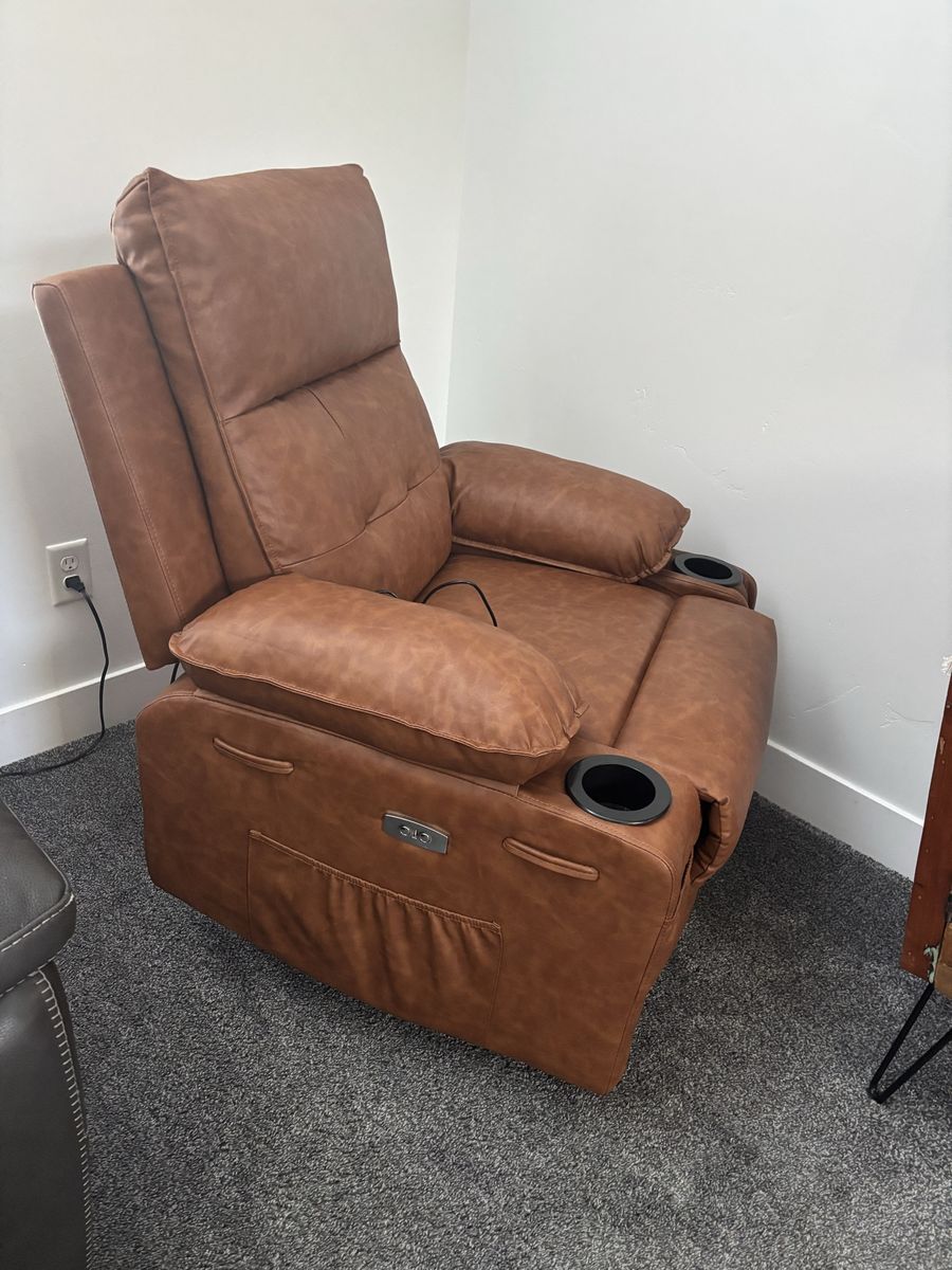 Lift chair with massage