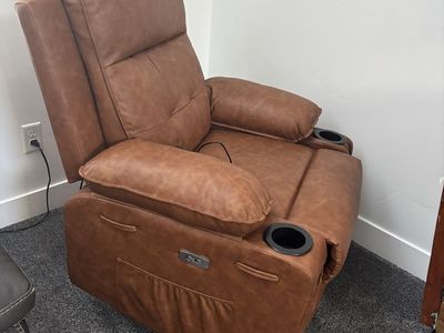 Lift chair with massage