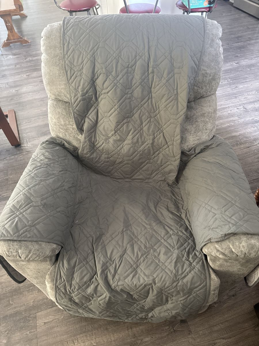Quilted furniture cover (chair not included)