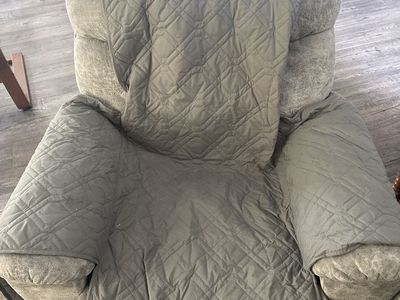 Quilted furniture cover (chair not included)