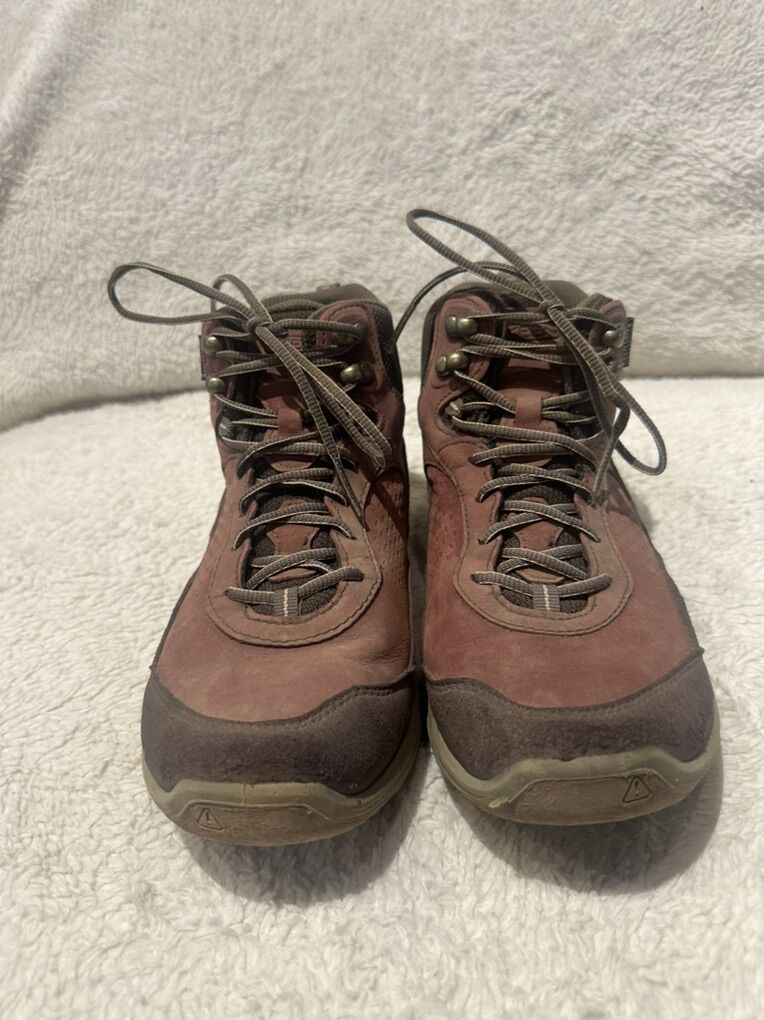 Keen Women’s Size 8 Waterproof, Hiking Boots