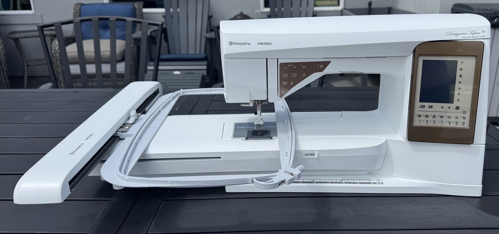 Husqvarna Viking Designer Topaz 50 Embroidery Mach