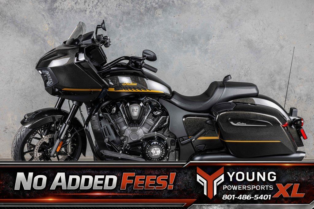 2026 Indian Motorcycle® Challenger® Dark Horse® 112 w/PowerBand Audio Black Crystal w/Black Metalli
