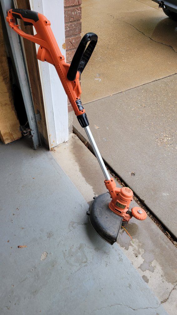 Black & Decker Electric String Trimmer and Edger