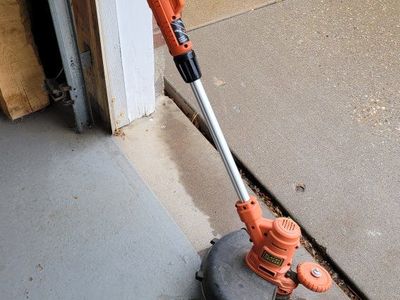 Black & Decker Electric String Trimmer and Edger