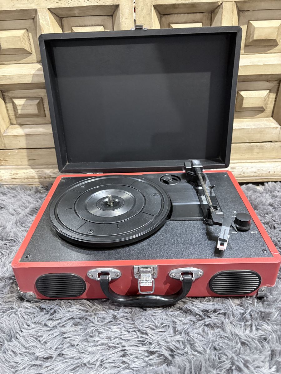 Suitcase Style Turntable/ Record Player