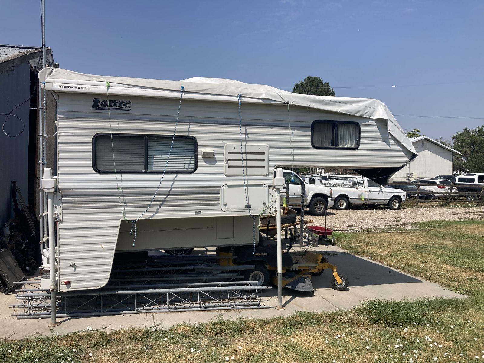 Lance 845 Truck Camper