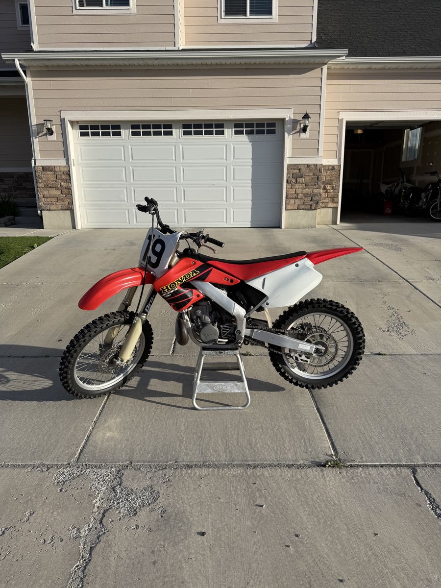 2001 CR250