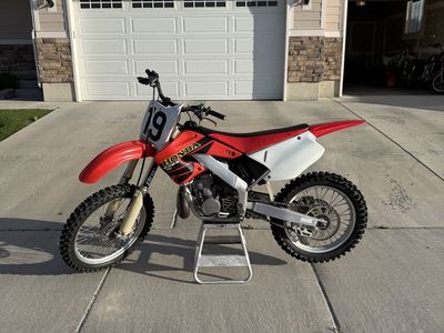 2001 CR250