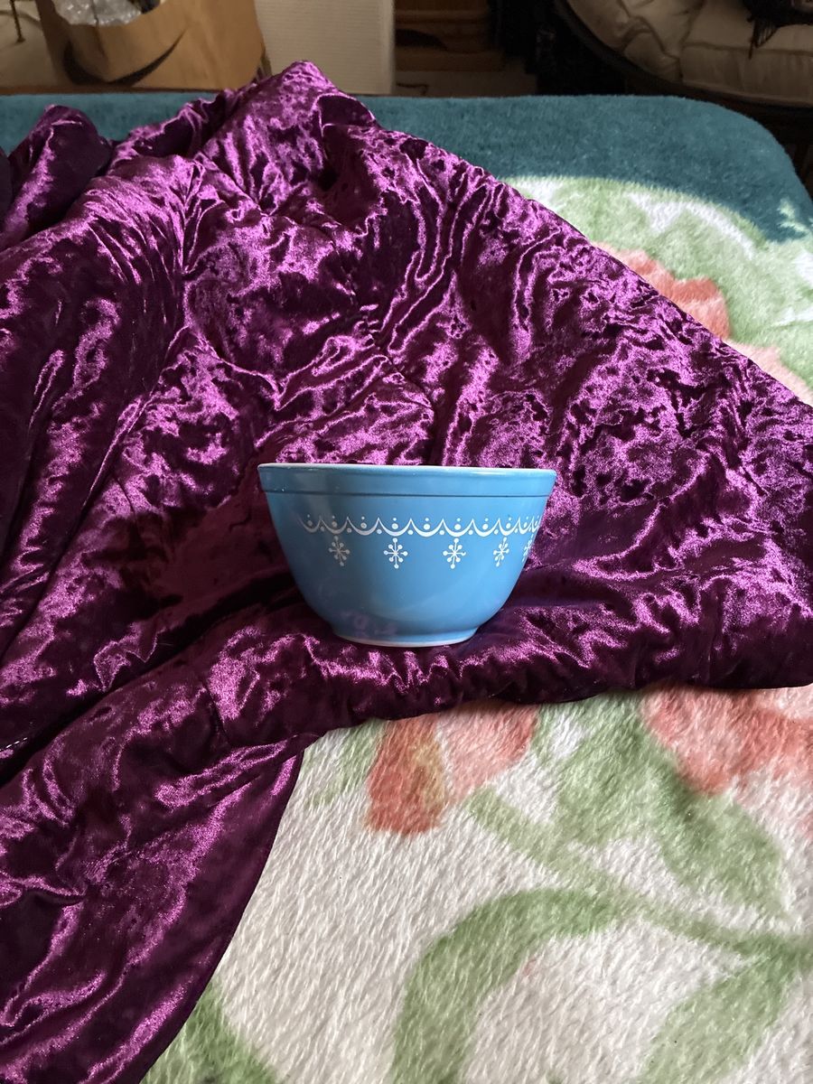 Pyrex  small bowl