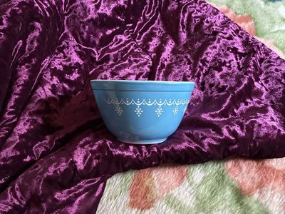 Pyrex small bowl