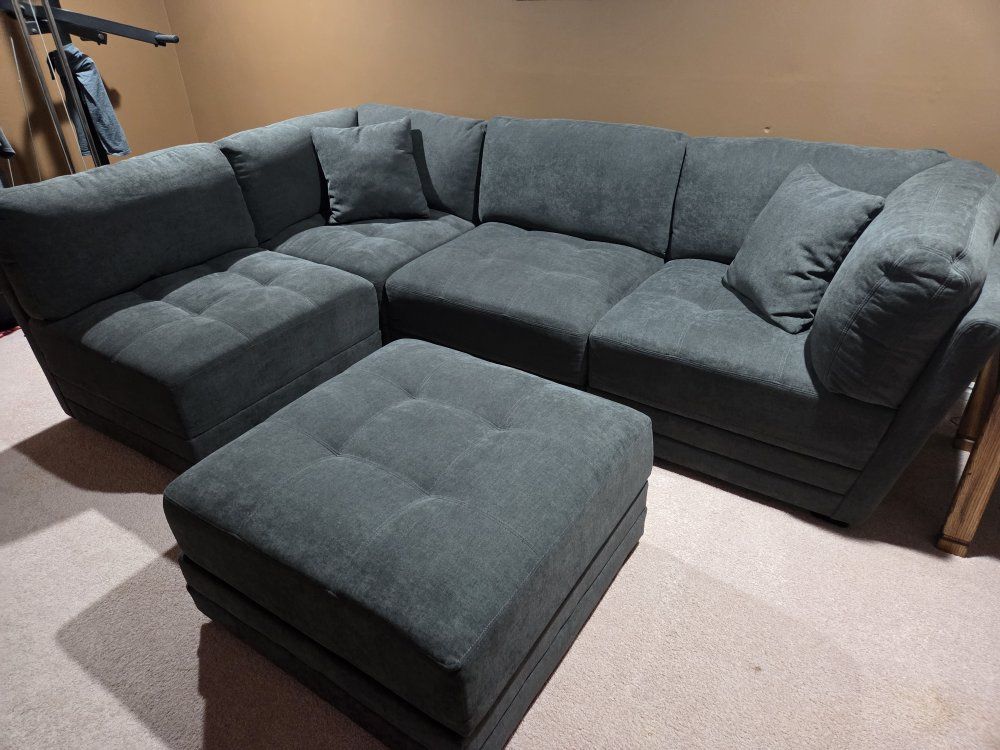 6 pc sectional (5 seating+ottoman)