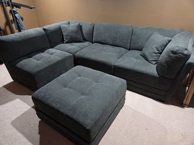 6 pc sectional (5 seating+ottoman)