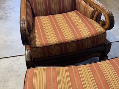 chair and ottoman Set
