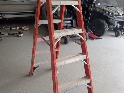 Heavy Duty 6 foot double step ladder