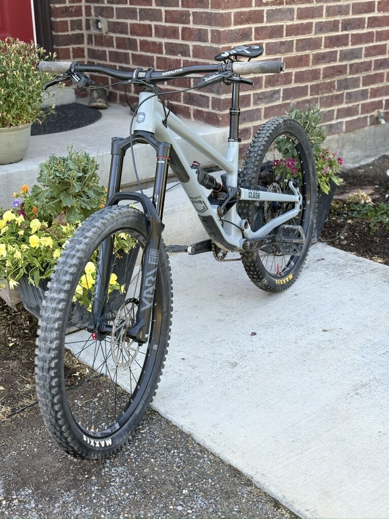 Commencal Mountain Bike In Excelent Condtion