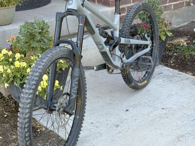 Commencal Mountain Bike In Excelent Condtion