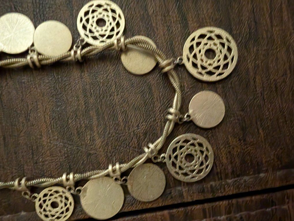 vintage Ladies necklace with 11 charms on it