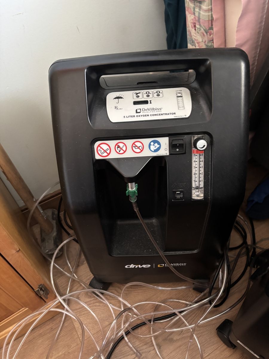 Oxygen Concentrator Low Hours Almost New