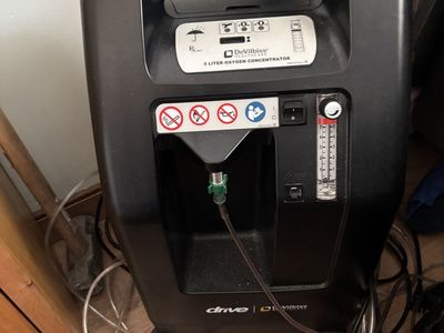 Oxygen Concentrator Low Hours Almost New