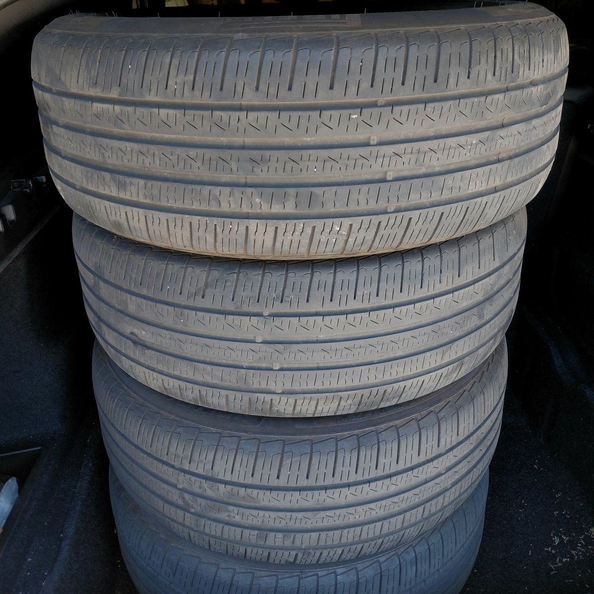 4-Pirelli 225/50R18 run flat tires