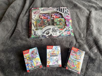 Pokémon / One Piece bundles and box