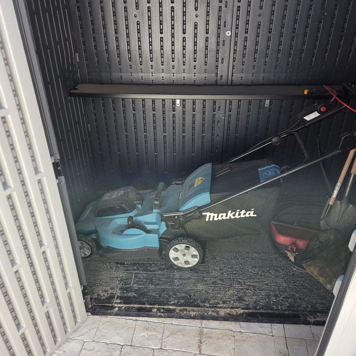 Makita Cordless Lawnmower 21"