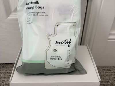 Elvie Stride Hands-Free Electric Breast Pump with Motif Medical Breastmilk Storage Bags