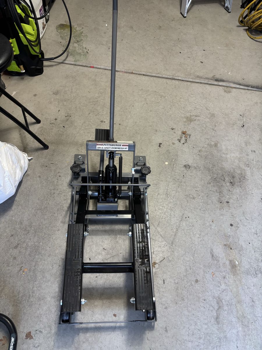 Pittsburgh 1500lb Capacity ATV/Motorcycle Lift - Hydraulic Jack Stand
