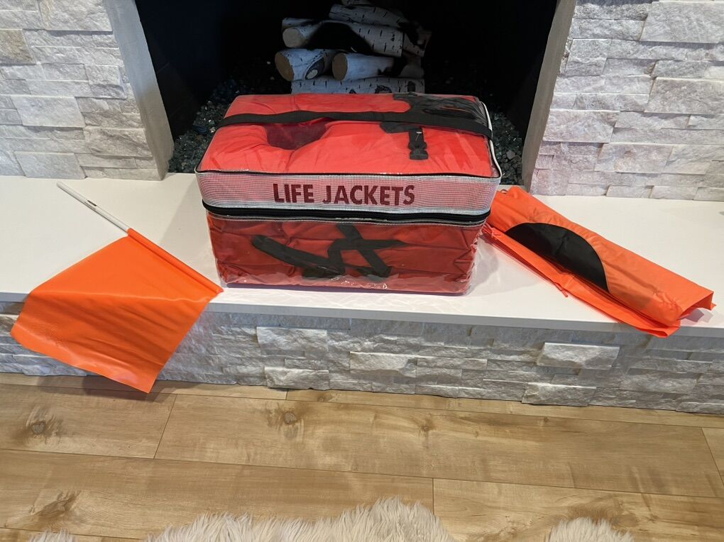 New 4 Pack Of Life Vests With Extras
